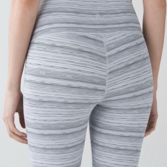 Lululemon Leggings Size 8 High‎ Times Pant Cyber Striped White Silver - Picture 2 of 7